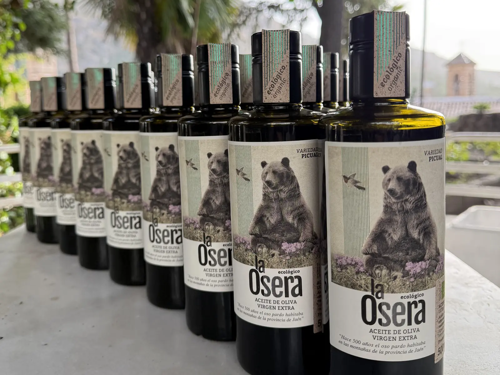 Botellas de aceite de oliva virgen extra ecológico La Osera